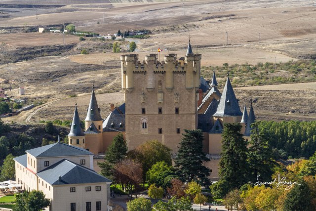 a Alcázar de Segovia castle in Italy