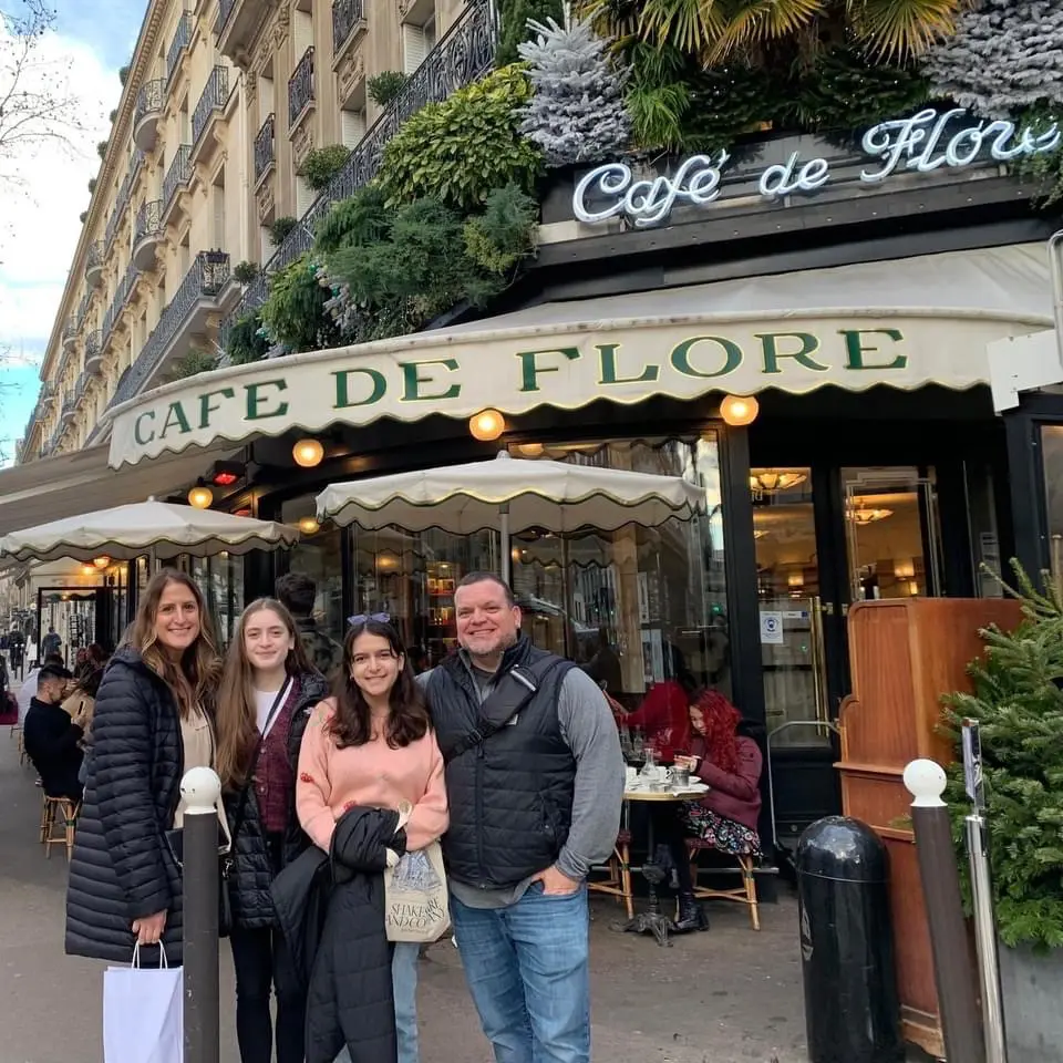 Morenos in Paris to celebrate a wedding anniversary